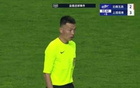 VAR频繁介入，记者催促：何时结束？影响比赛！